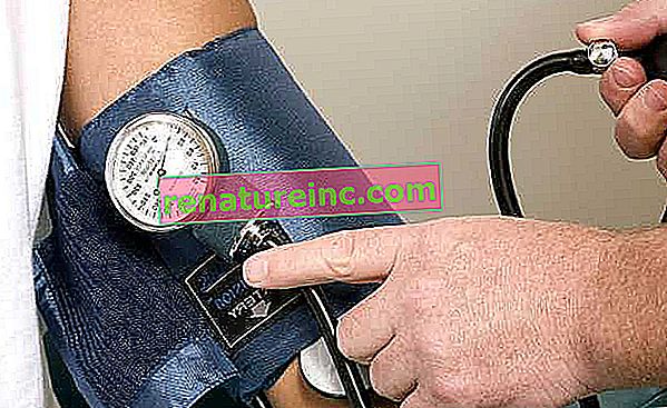 Vysoký krvný tlak: príznaky, príčiny a liečba
