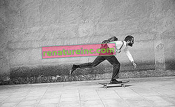 Skateboarding mand